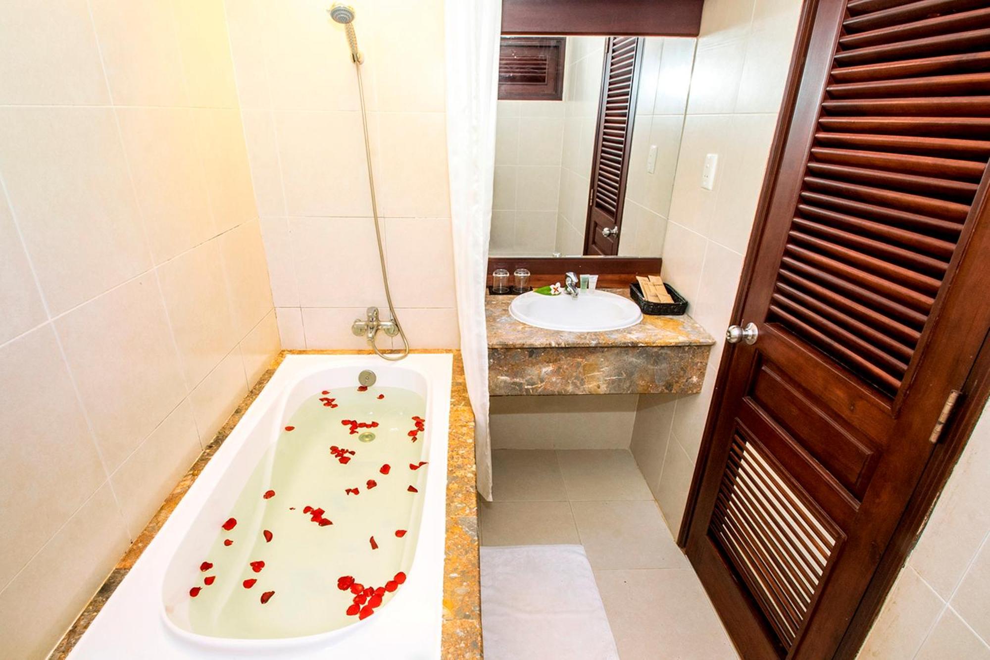 Deluxe Double or Twin Room Balcony Ocean View