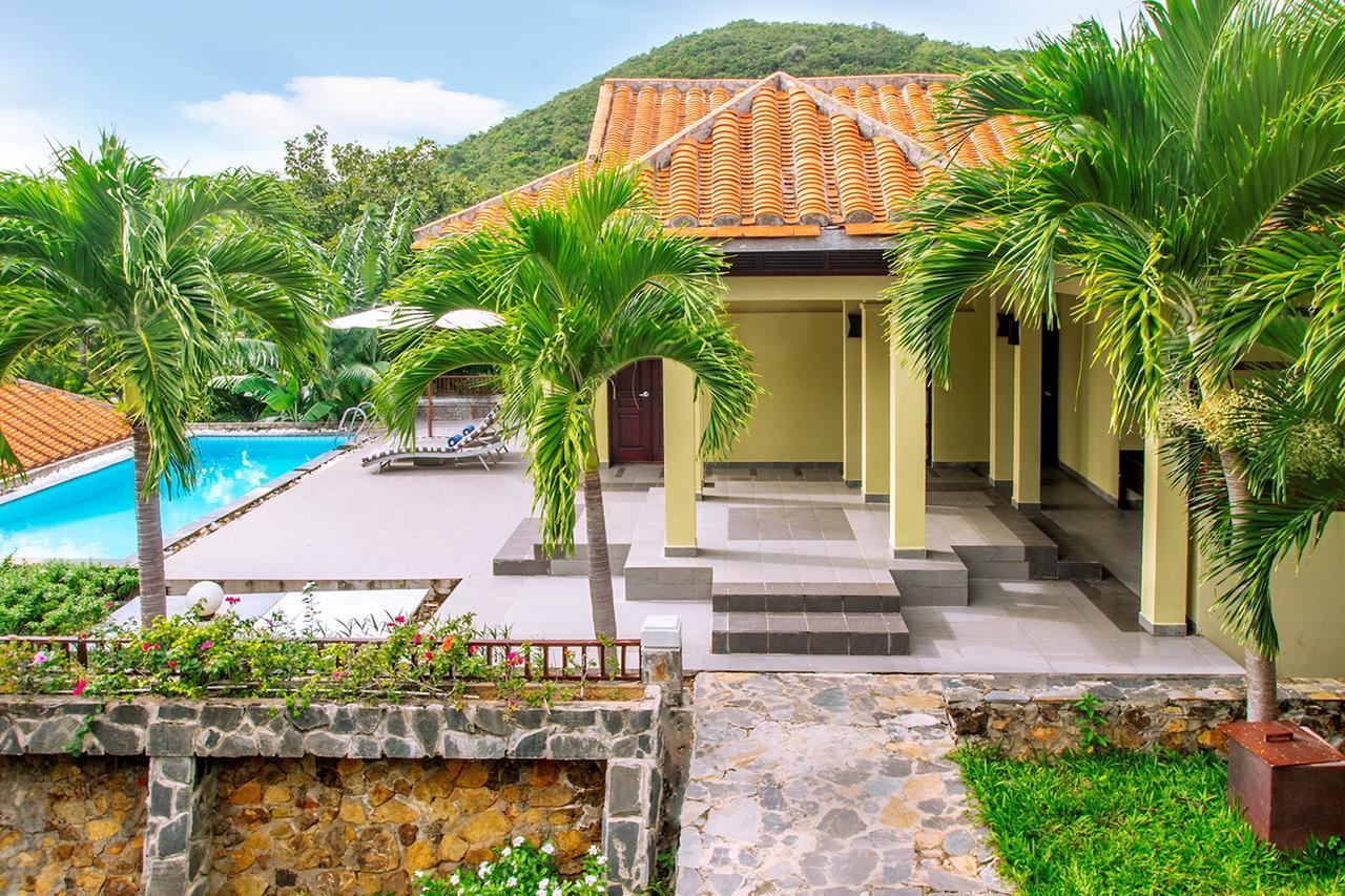 Three-Bedroom Hillside Villa Private Pool